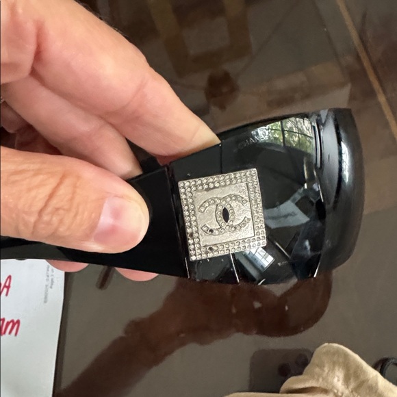 Chanel sunglasses - Picture 4 of 6